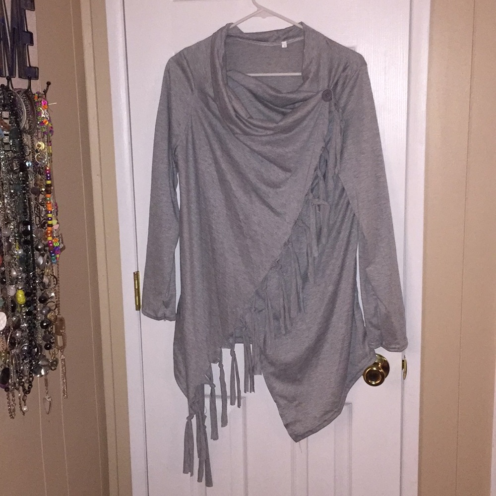 NWOT lightweight long sleeve fringed cardigan.